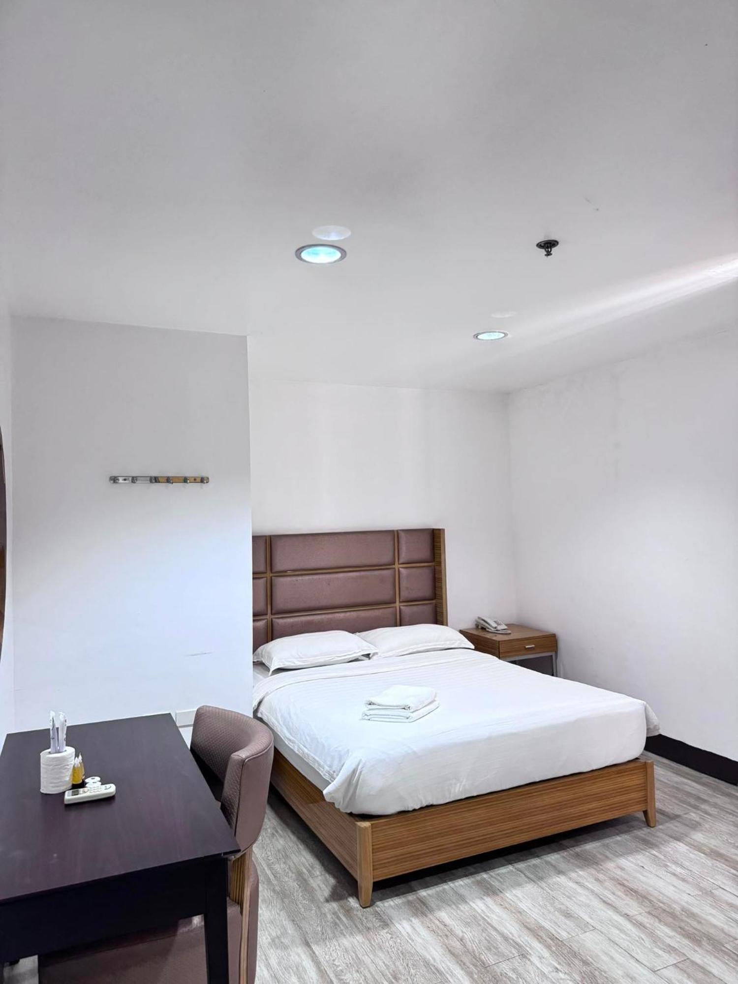 Jeamco Royal Hotel-Palawan Пуэрто-Принцеса Экстерьер фото