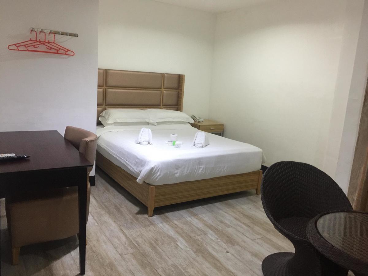 Jeamco Royal Hotel-Palawan Пуэрто-Принцеса Экстерьер фото